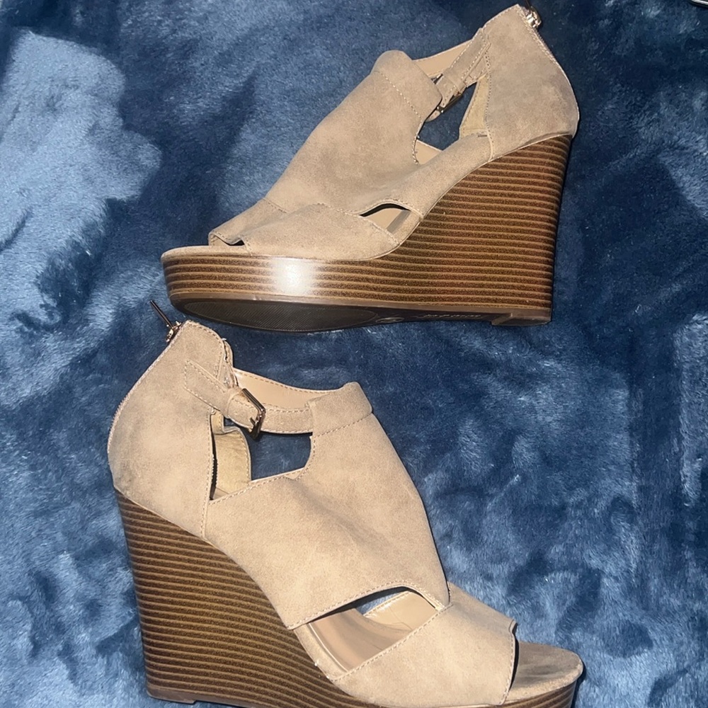Size 10 women shoe semi new